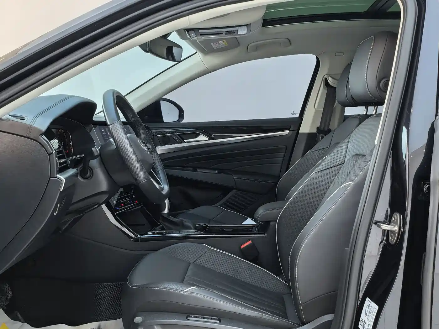 Volkswagen Passat 2024 380TSI Starlight Dragon Soaring Edition фото 6