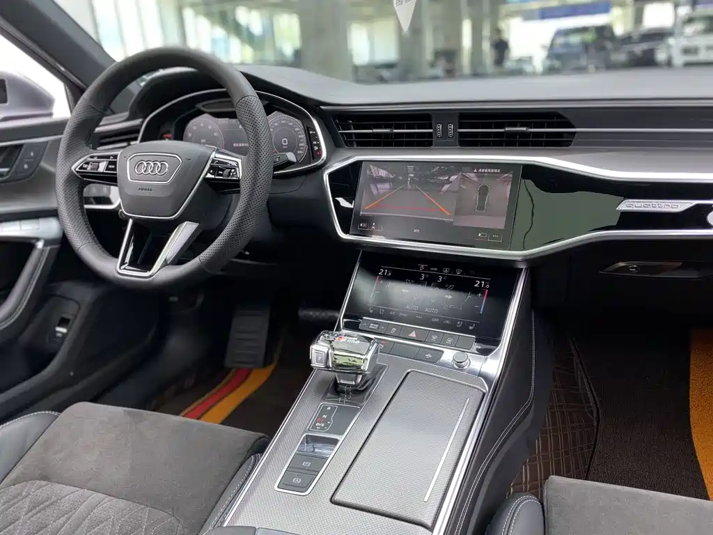 Фото 12 - Audi A6L