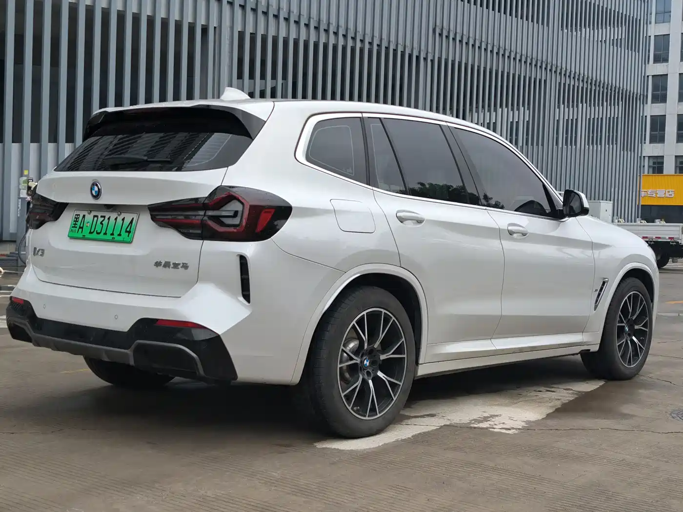 BMW iX3 2024 Leading Edition фото 7