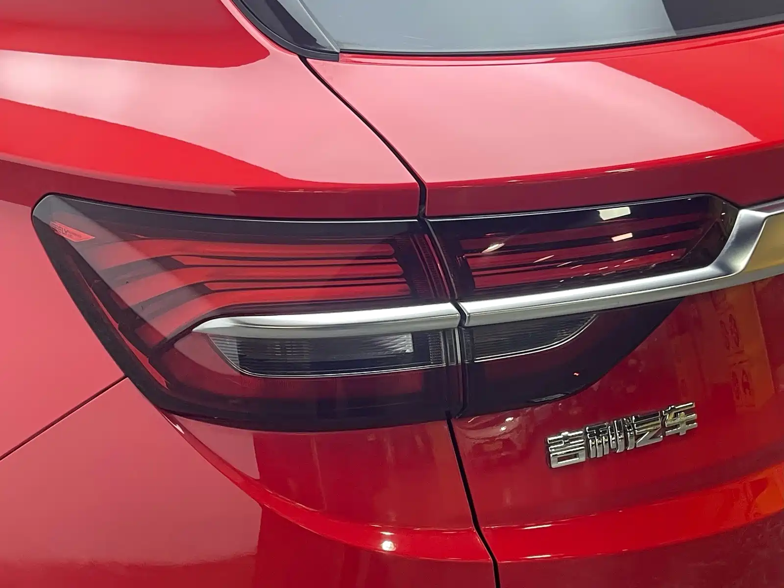 Фото 10 - Geely Coolray
