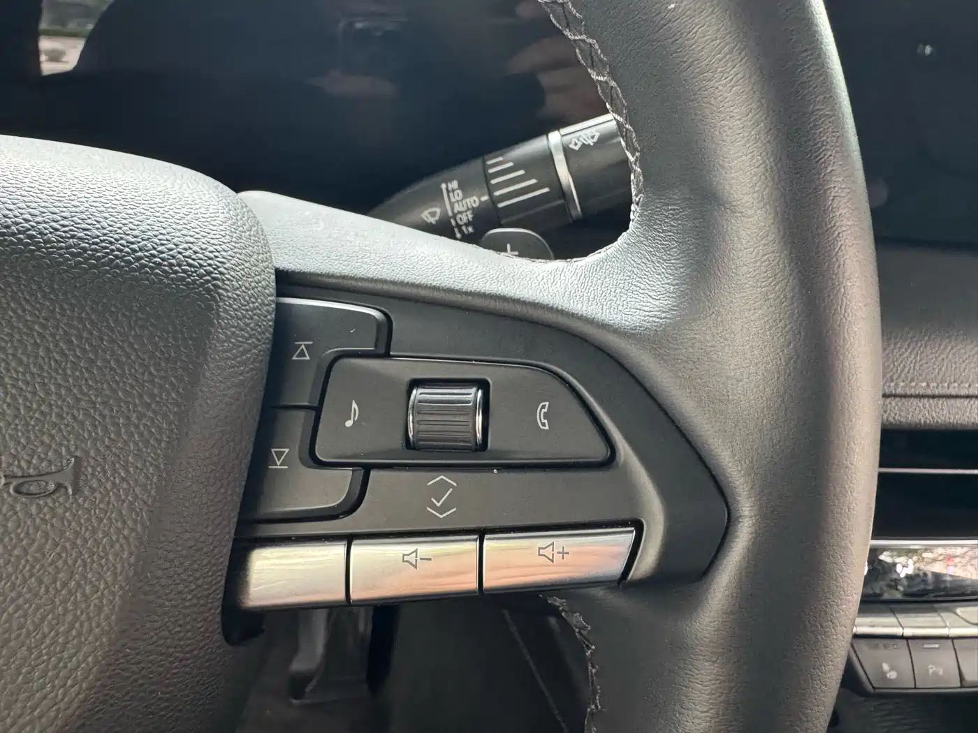 Cadillac CT5 2024 28T Luxury Model Pro фото 29