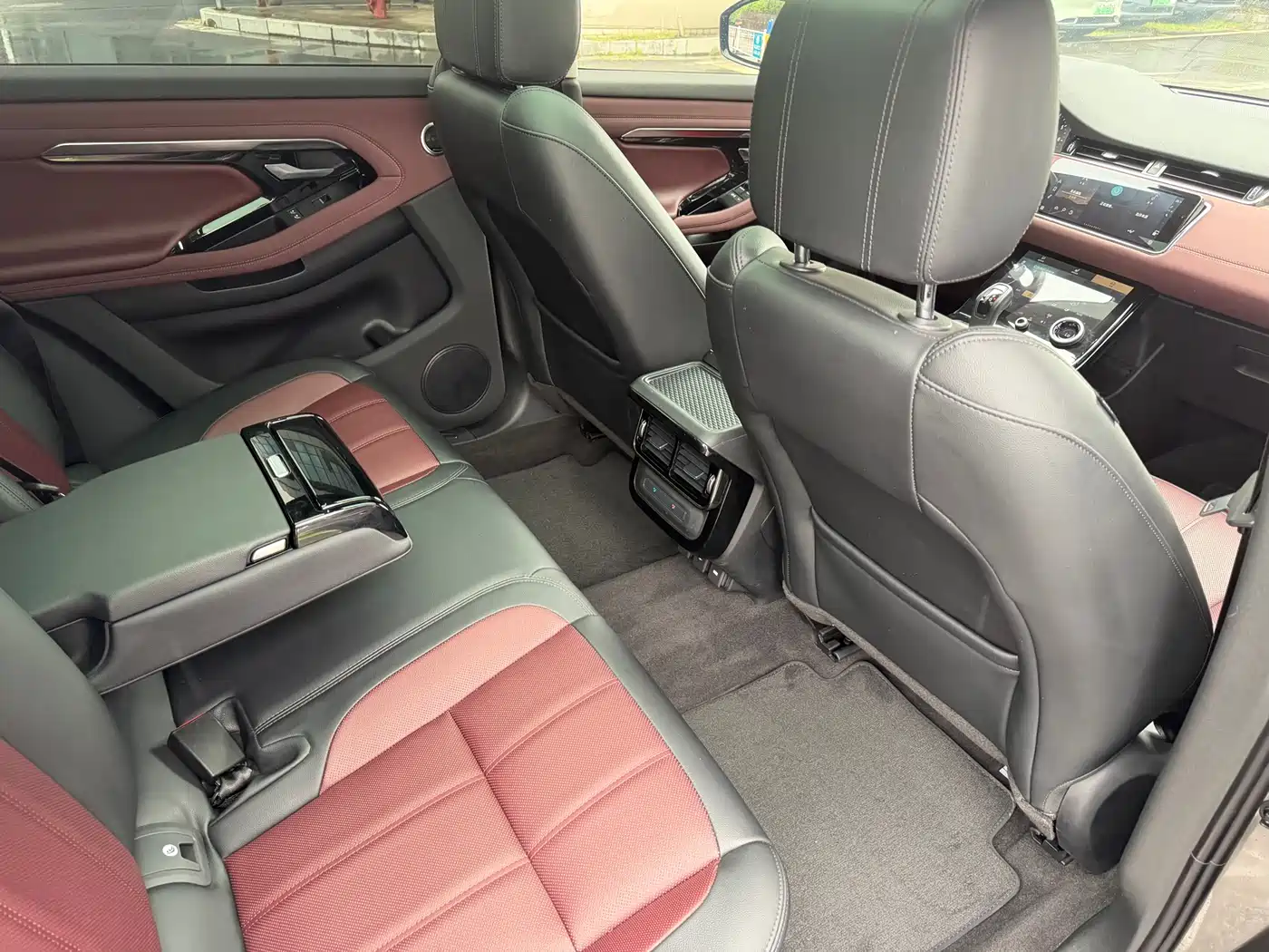 Land Rover Range Rover Evoque 2023 Range Rover Evoque L 249PS Luxury Edition фото 8