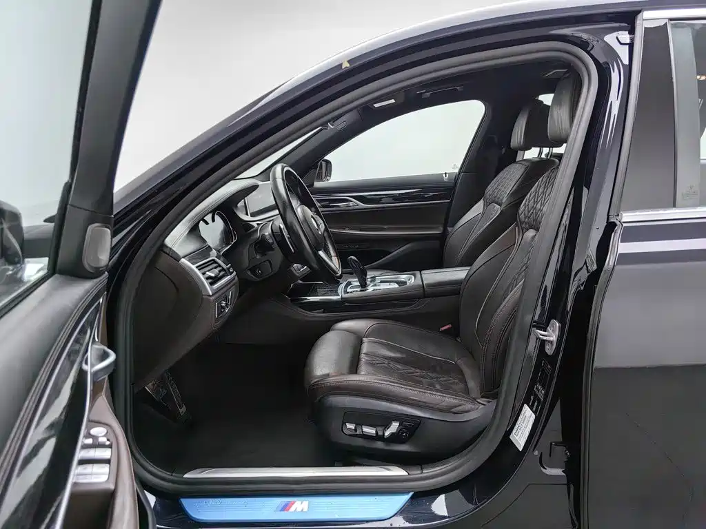 Photo 10 - BMW 7 Series