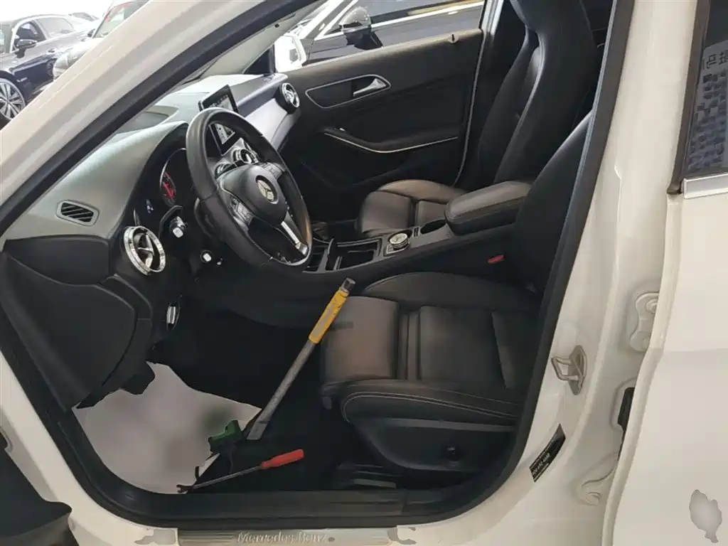 Mercedes-Benz GLA 2016 GLA 200 Dynamic фото 15
