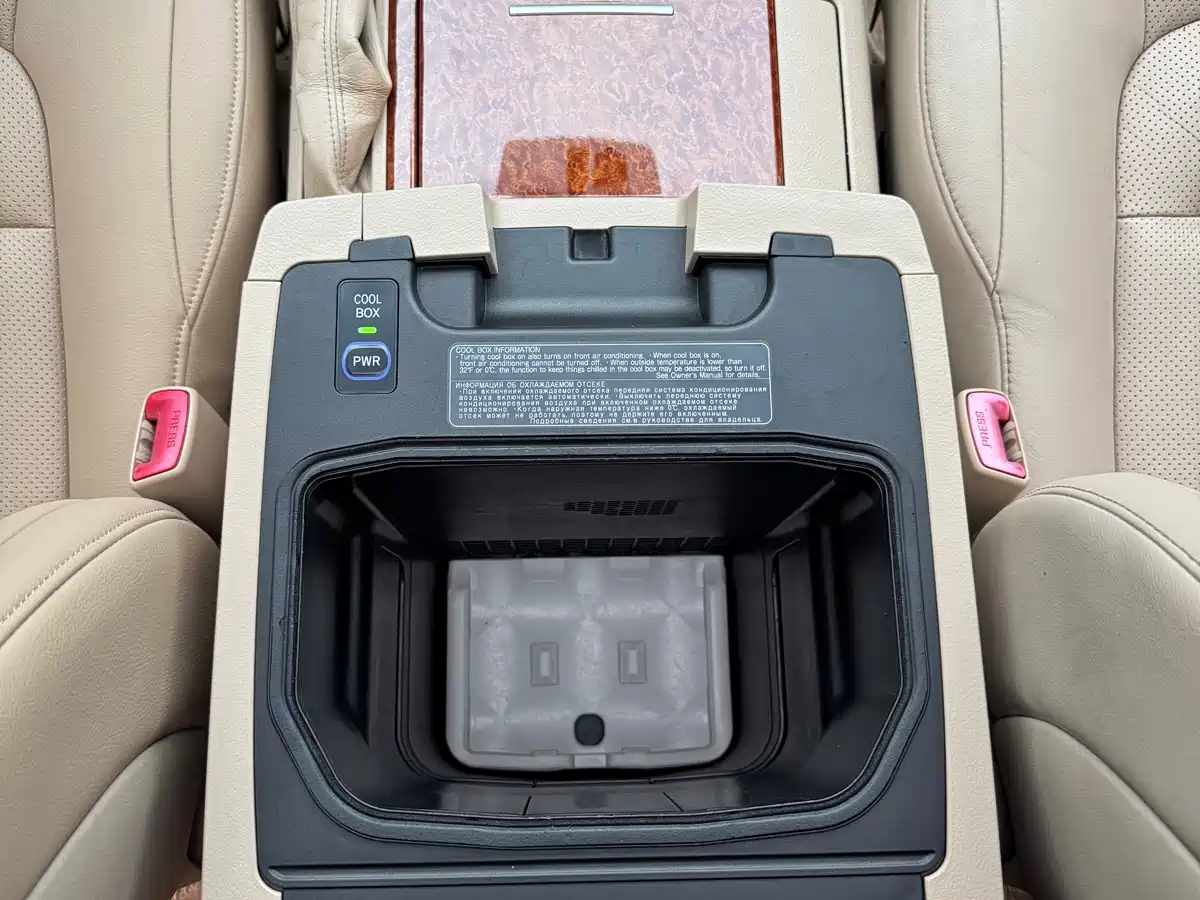 Toyota Land Cruiser 2012 4.0L Automatic VX фото 28