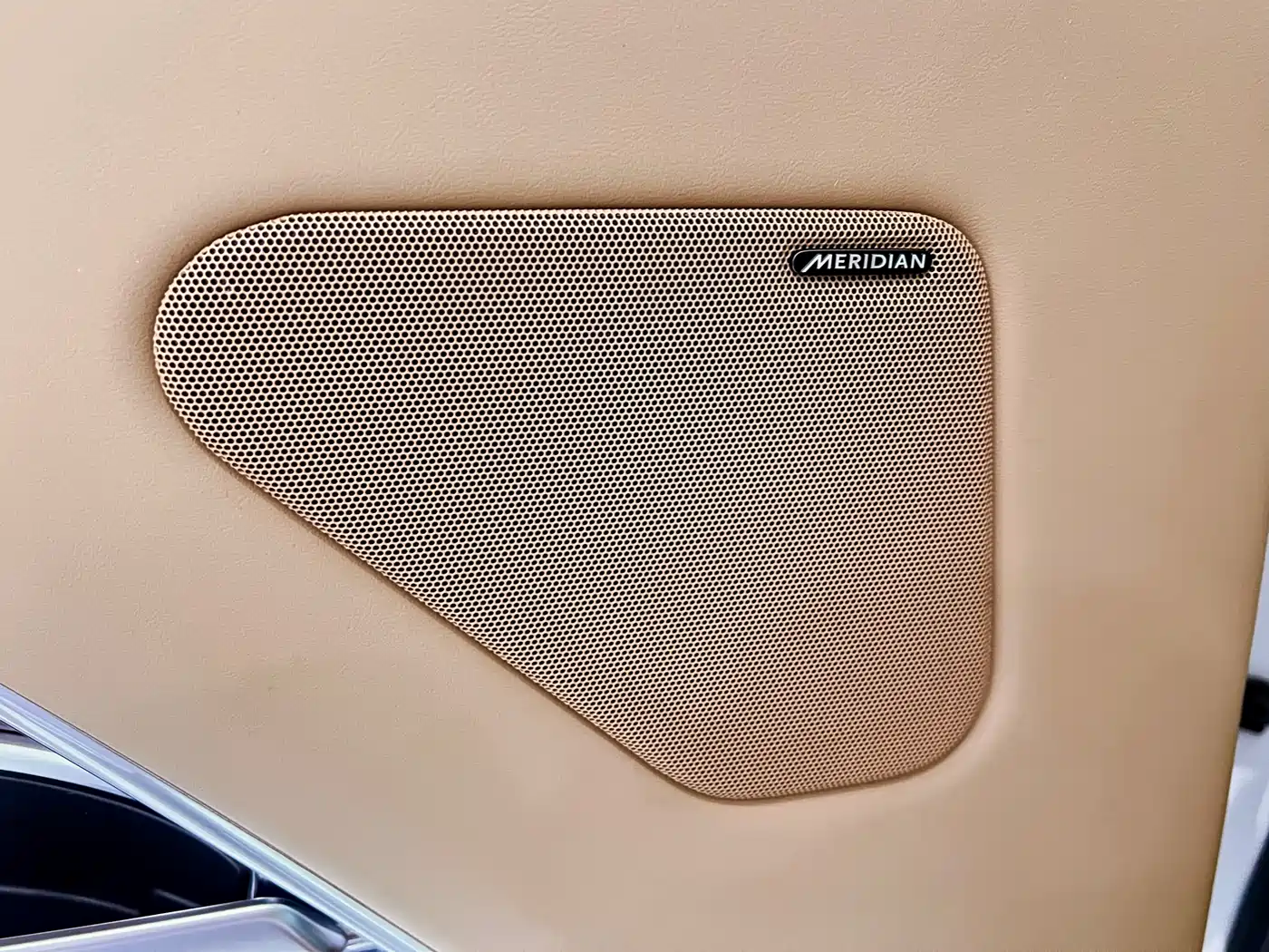 Land Rover Range Rover 2024 3.0 L6 400PS Golden Age Extended 7-Seater фото 21