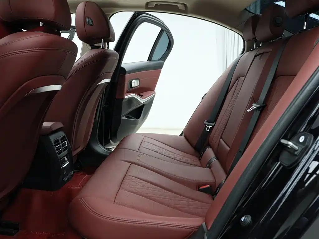BMW 3 Series 2024 325i M Sport Package фото 6