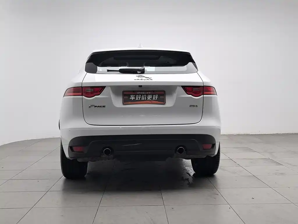 Photo 4 - Jaguar F-PACE