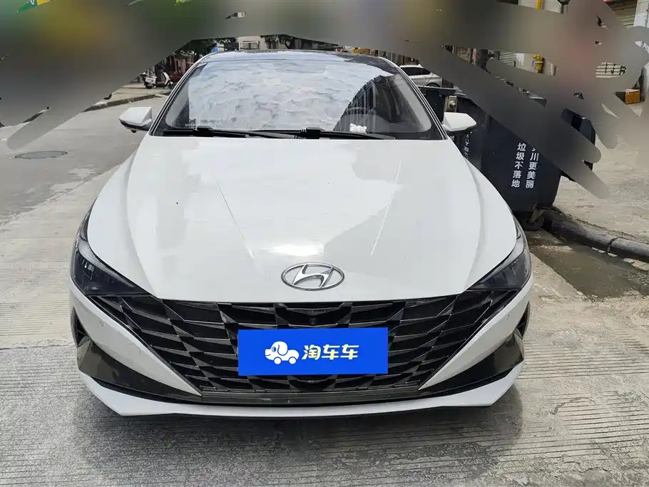 Hyundai Elantra 2021 1.5L CVT LUX Premium Edition фото 2