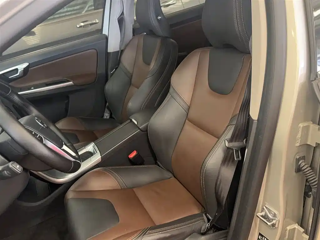 Фото 9 - Volvo XC60