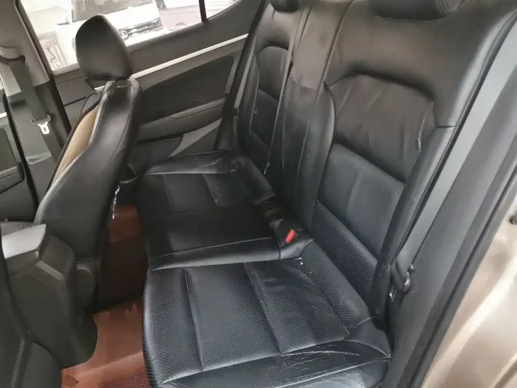 Hyundai Elantra 2016 Model 1.6L Automatic Smart Elite фото 17