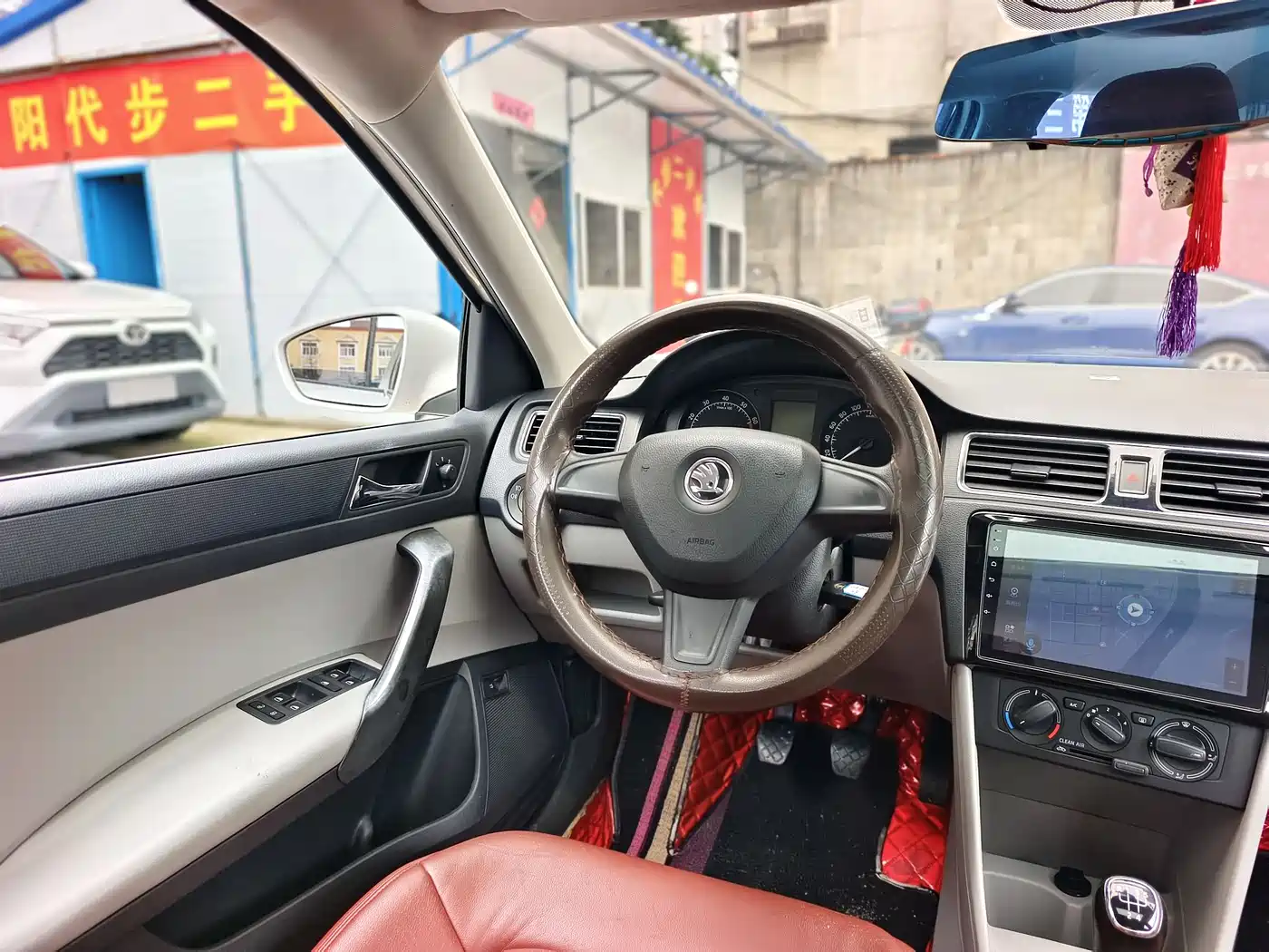 Škoda Rapid 2016 1.6L Manual Pioneer Edition фото 6