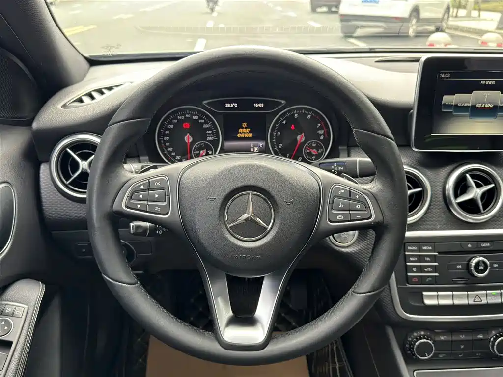 Mercedes-Benz A-Class (Import) 2017 Facelift A 200 Dynamic фото 3