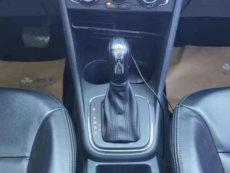 Volkswagen Polo 2014 1.4L Automatic Comfort Edition фото 16