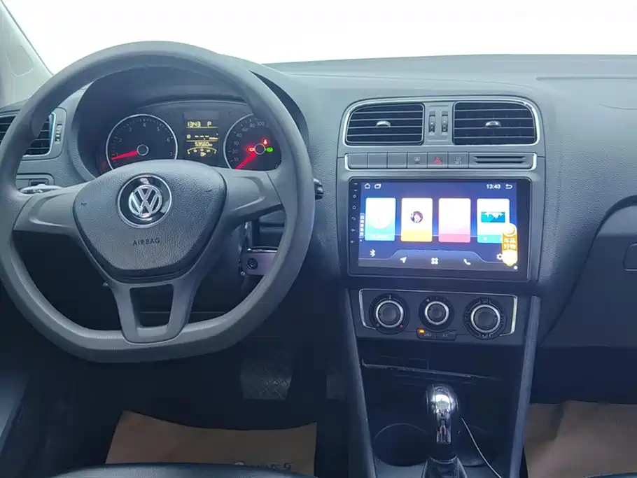 Volkswagen Polo 2014 1.4L Automatic Comfort Edition фото 12