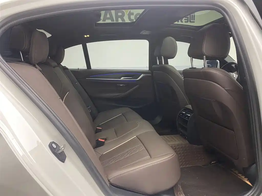 BMW 5 Series 2023 530Li Leading M Sport Package фото 23
