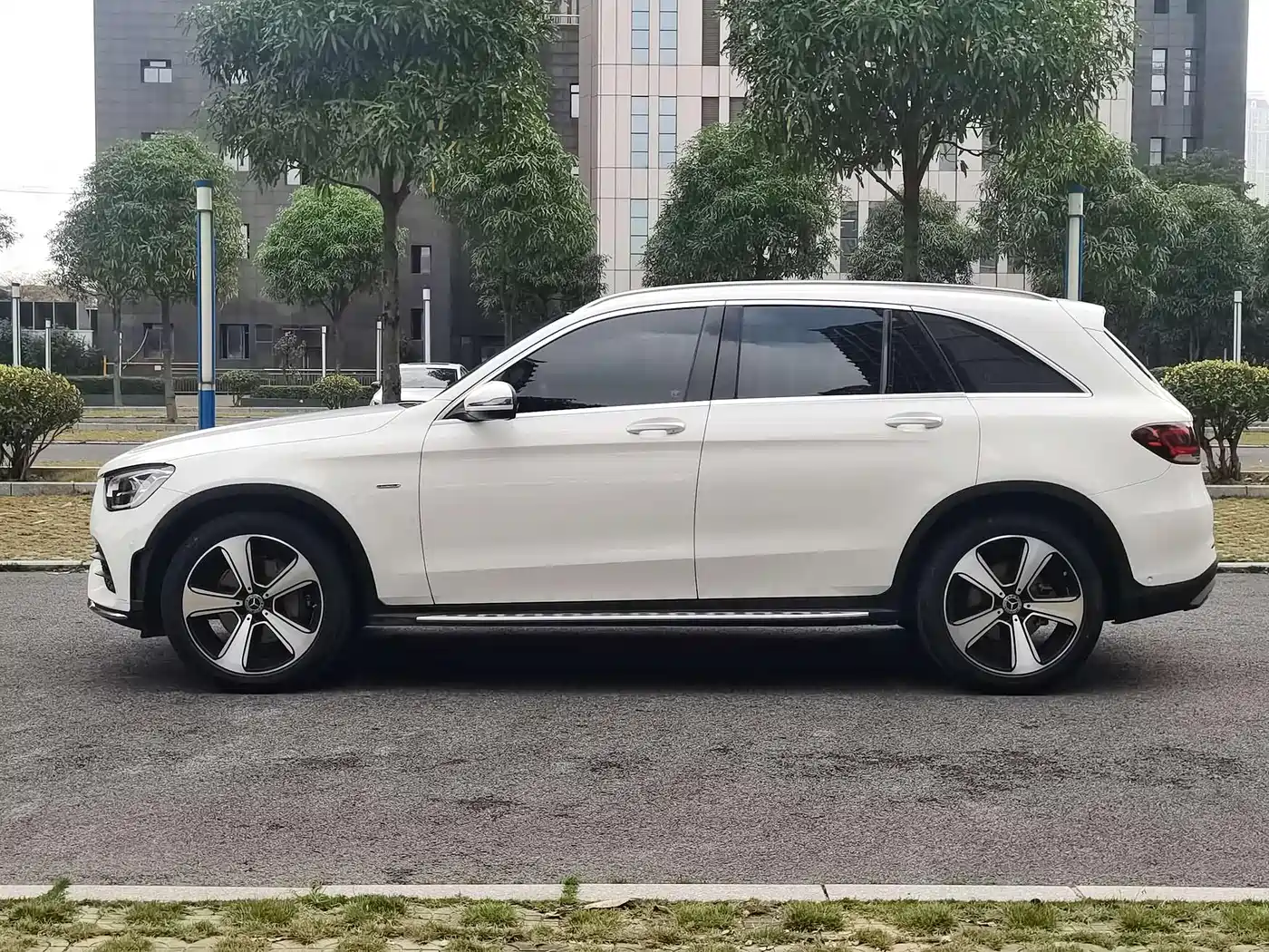 MERCEDES-BENZ GLC