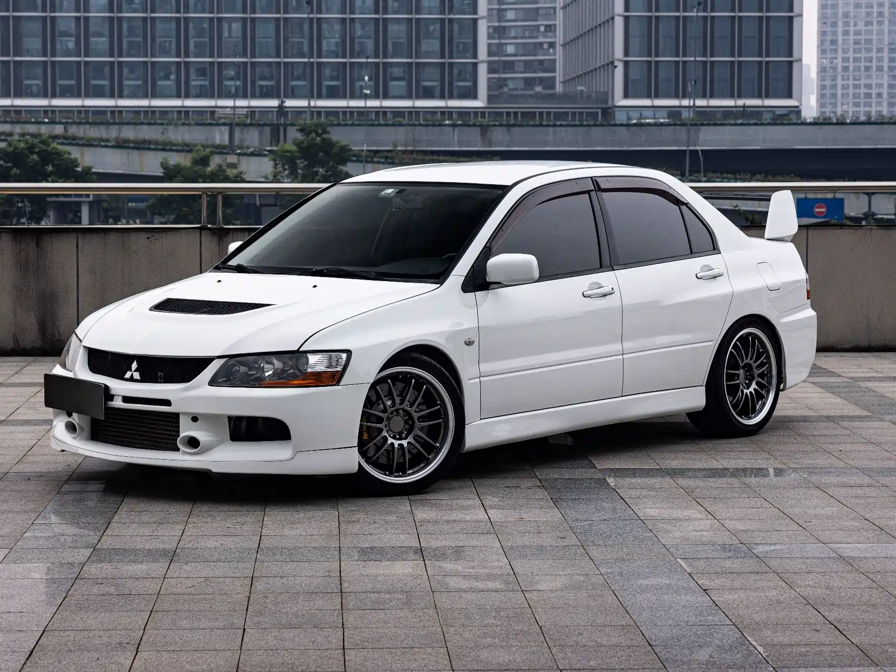 صورة 1 - Mitsubishi Lancer