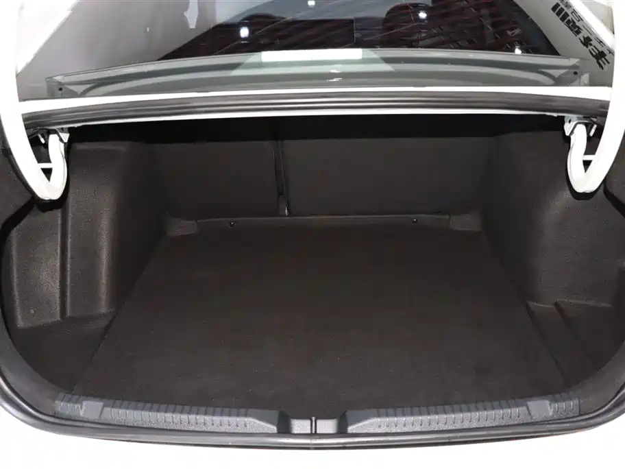 Volkswagen Lavida 2023 Model 300TSI DSG Starlight Leading Edition фото 17