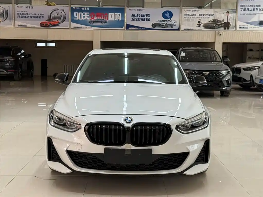 BMW 1 Series 2022 120i M Sport Shadow Edition фото 2