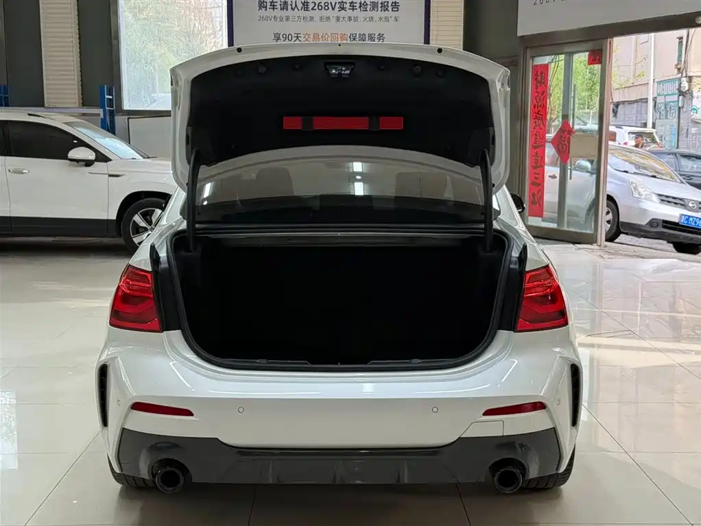 BMW 1 Series 2022 120i M Sport Shadow Edition фото 22