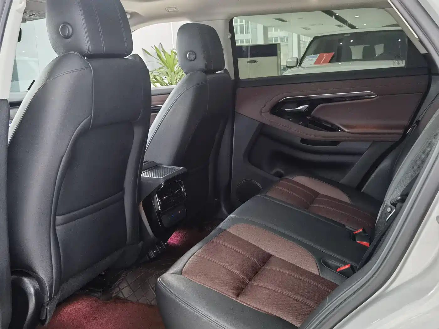 Land Rover Range Rover Evoque 2022 Range Rover Evoque L 249PS R-Dynamic Luxury Edition фото 13