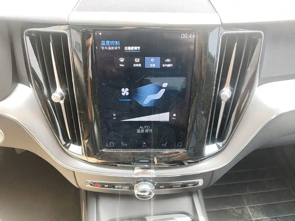 Photo 20 - Volvo XC60