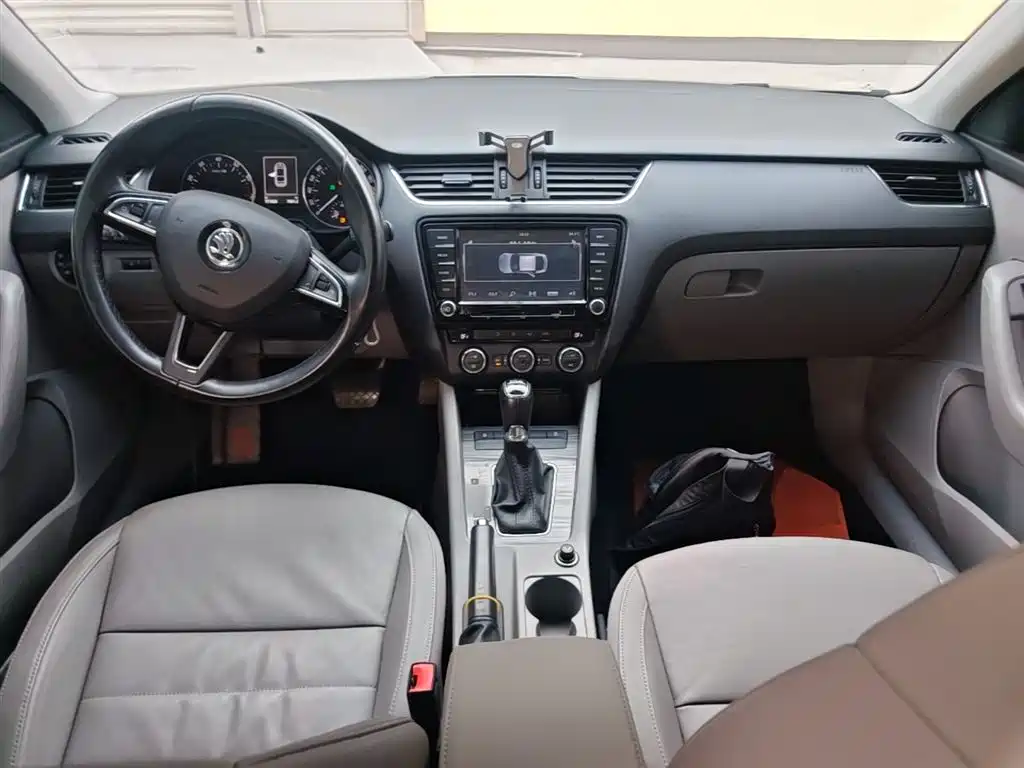 Škoda Octavia 2015 1.4TSI DSG Elegance Edition фото 10