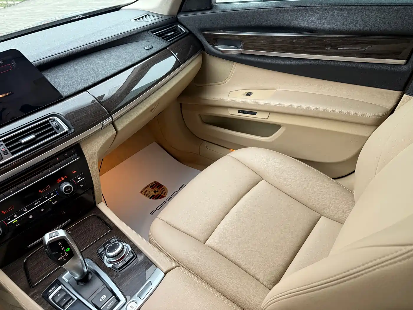 BMW 7 Series 2009 740Li Luxury фото 16