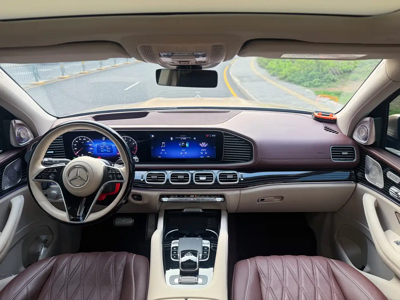 Mercedes-Benz GLS 2024 Model GLS 450 4MATIC Luxury фото 6