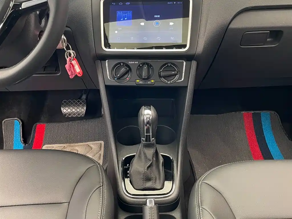 Фото 9 - Volkswagen Polo