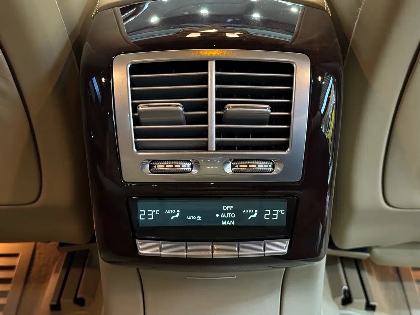 Mercedes-Benz S-Class AMG 2010 AMG S 65 фото 25