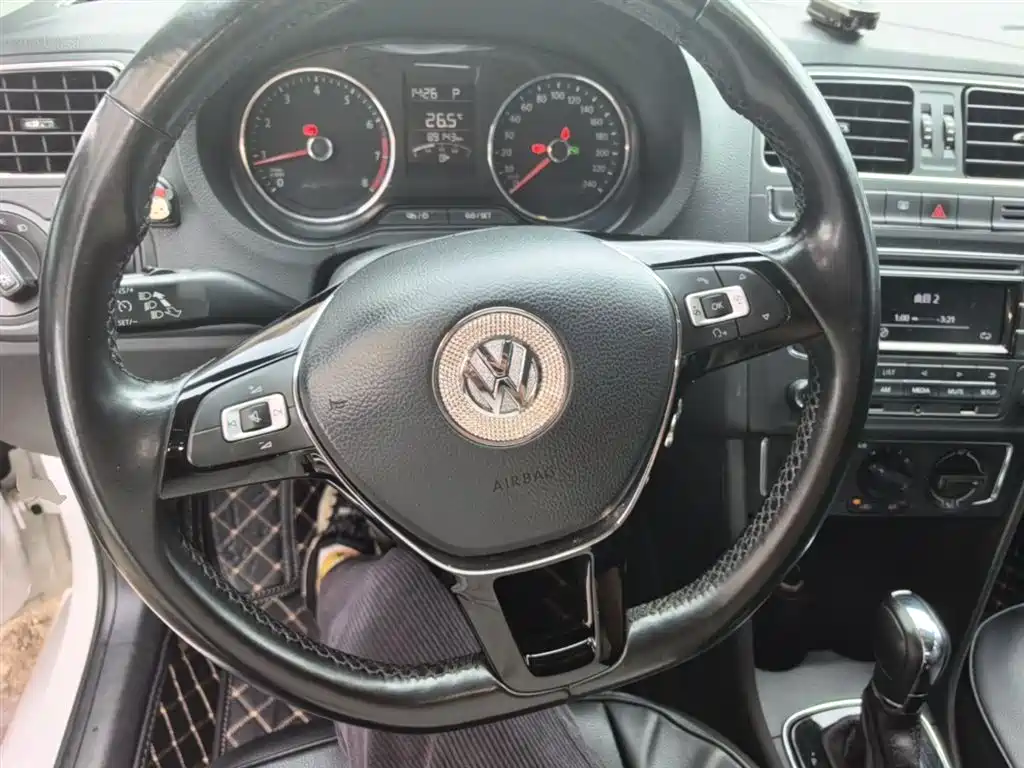 Volkswagen Polo 2016 1.6L Automatic Comfort фото 11
