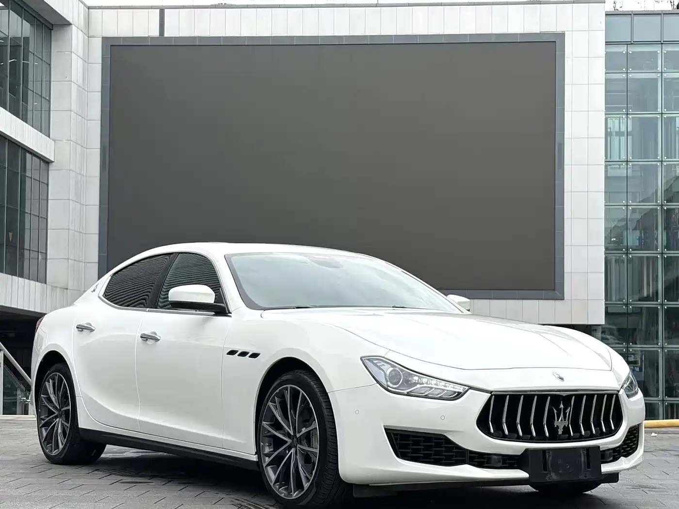 Maserati Ghibli 2021 2.0T Edge Custom Edition фото 3