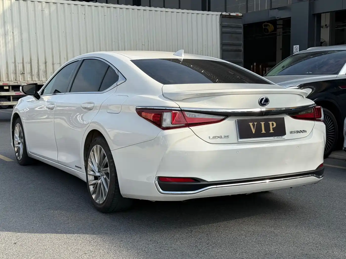 Фото 7 - Lexus ES