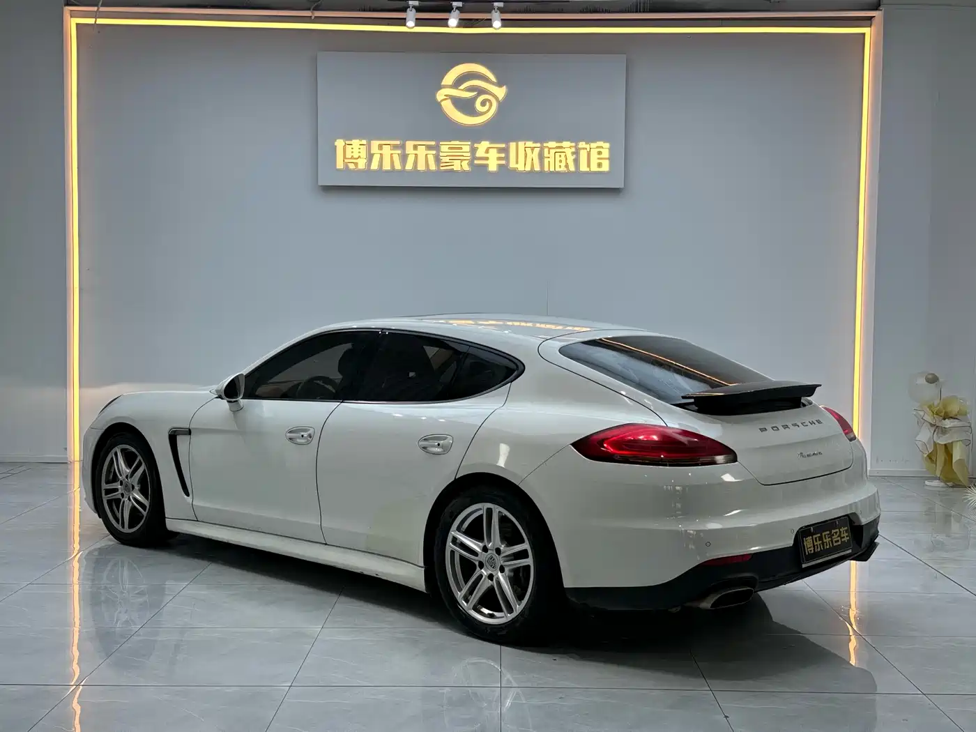 Porsche Panamera 2014 Panamera 3.0T фото 2