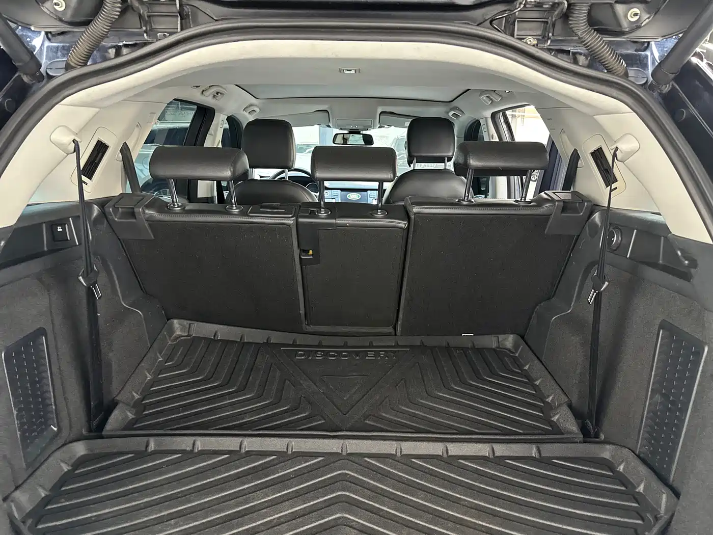 Land Rover Discovery Sport 2016 2.0T HSE фото 8
