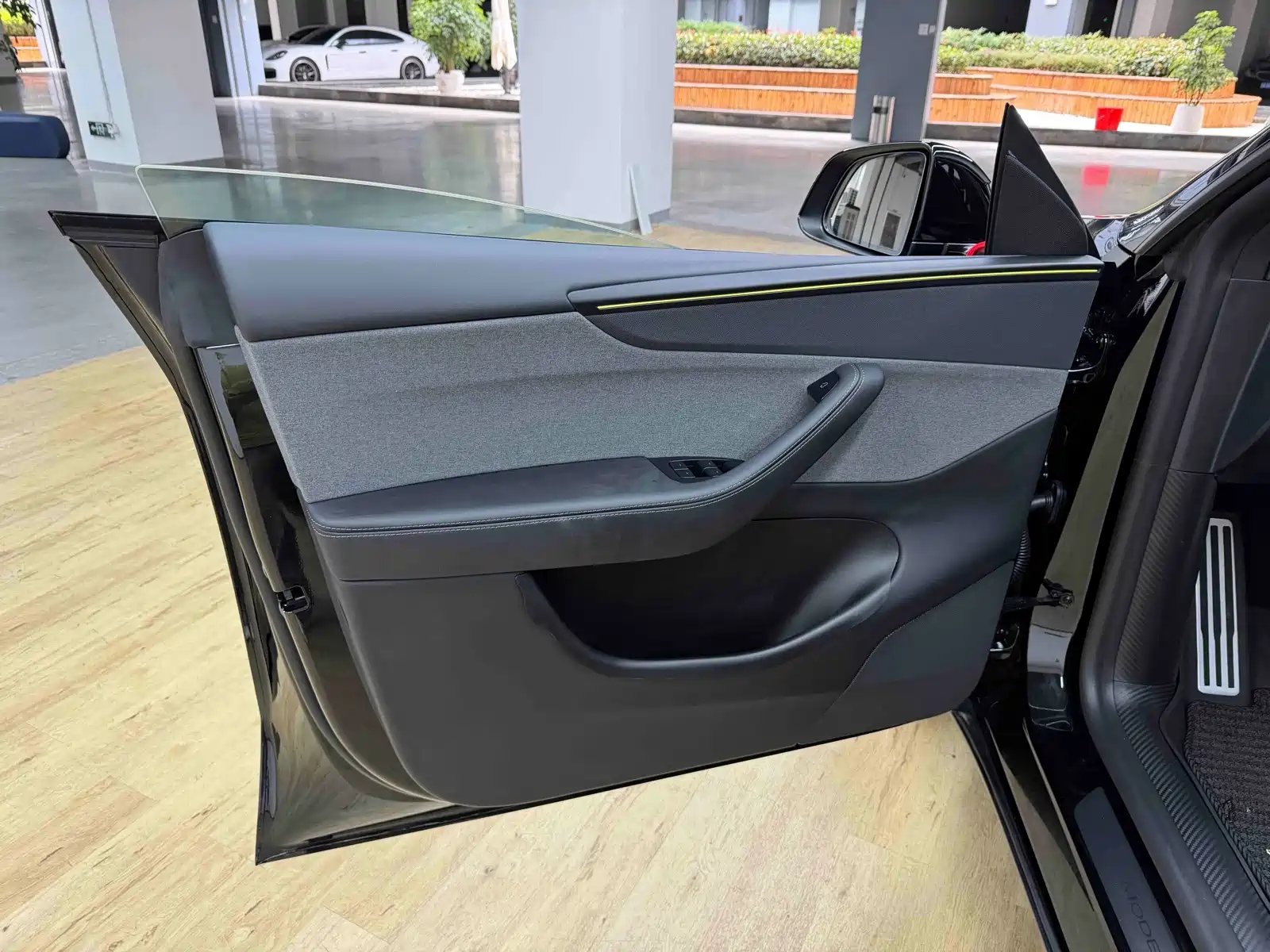 Photo 6 - Tesla Model Y