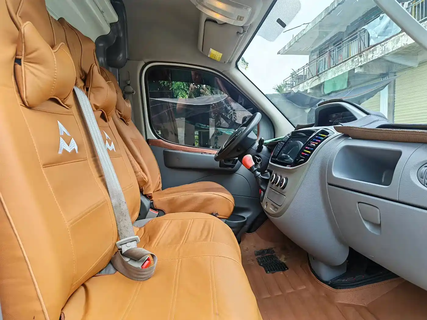 SAIC Maxus Xintu V80 2019 2.0T Plus 6MT Panel Van Short Wheelbase Medium Roof 2-3-seater фото 7