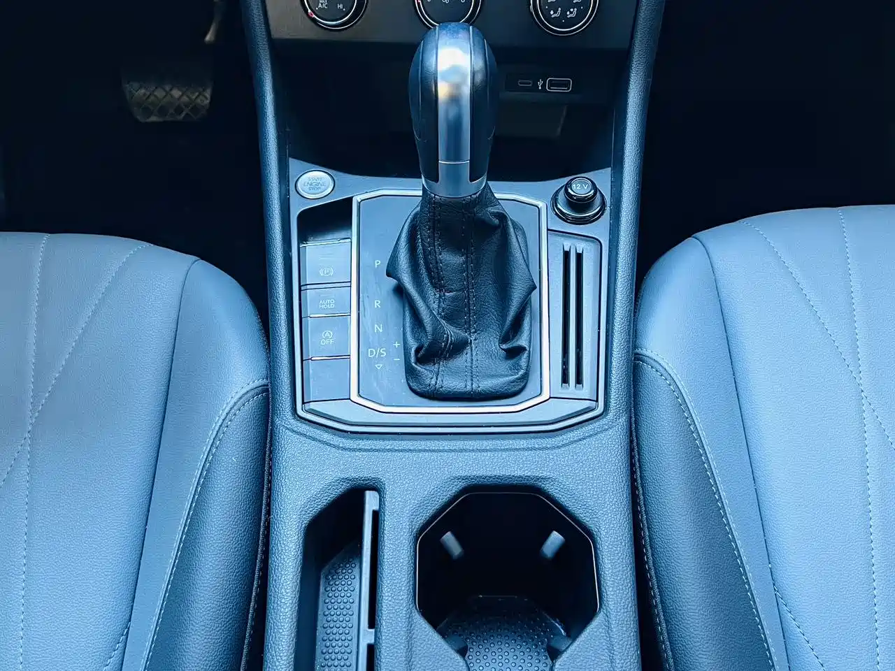 Volkswagen Lavida 2023 1.5L Auto Five Million Edition фото 10