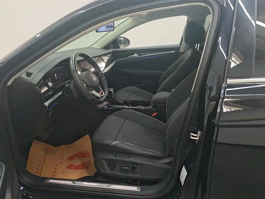 Volkswagen Passat 2024 380TSI Starlight Luxury Edition фото 9
