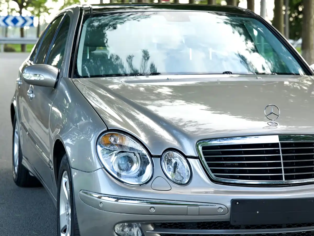 Photo 10 - Mercedes-Benz E-Class