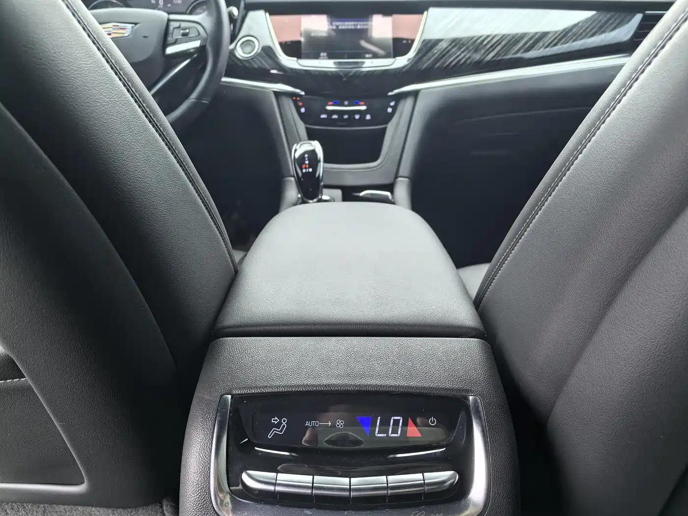 CADILLAC XT6