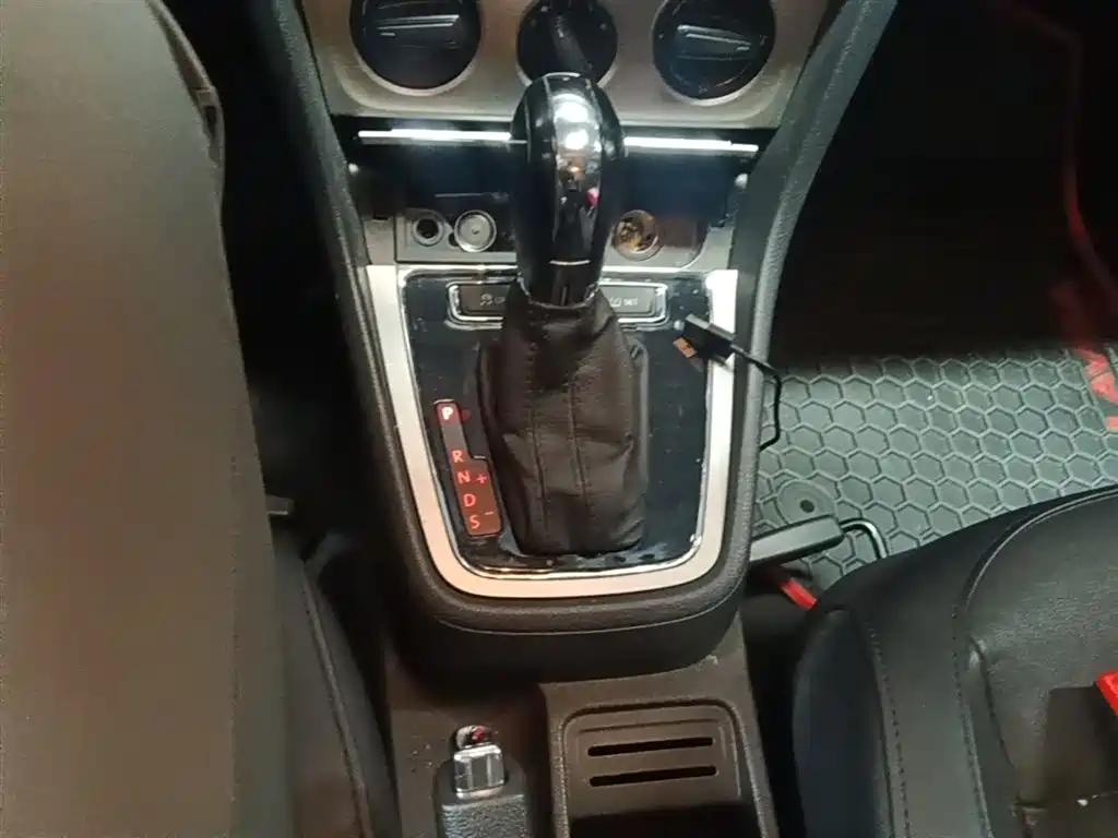 Volkswagen Lavida 2013 Facelift Classic 1.6L Automatic Comfort фото 14