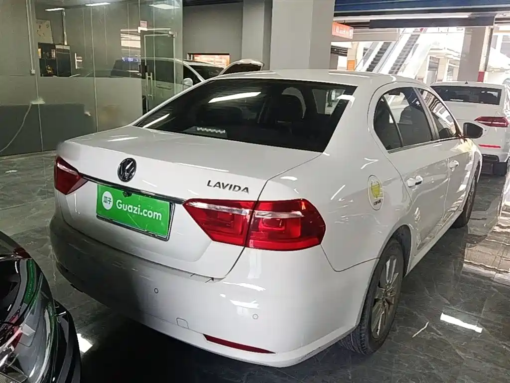 Volkswagen Lavida 2013 Facelift Classic 1.6L Automatic Comfort фото 7