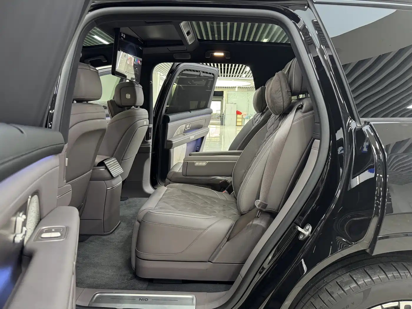 NIO ES8 2026 2025 Model 6-Seat Executive Luxury Edition