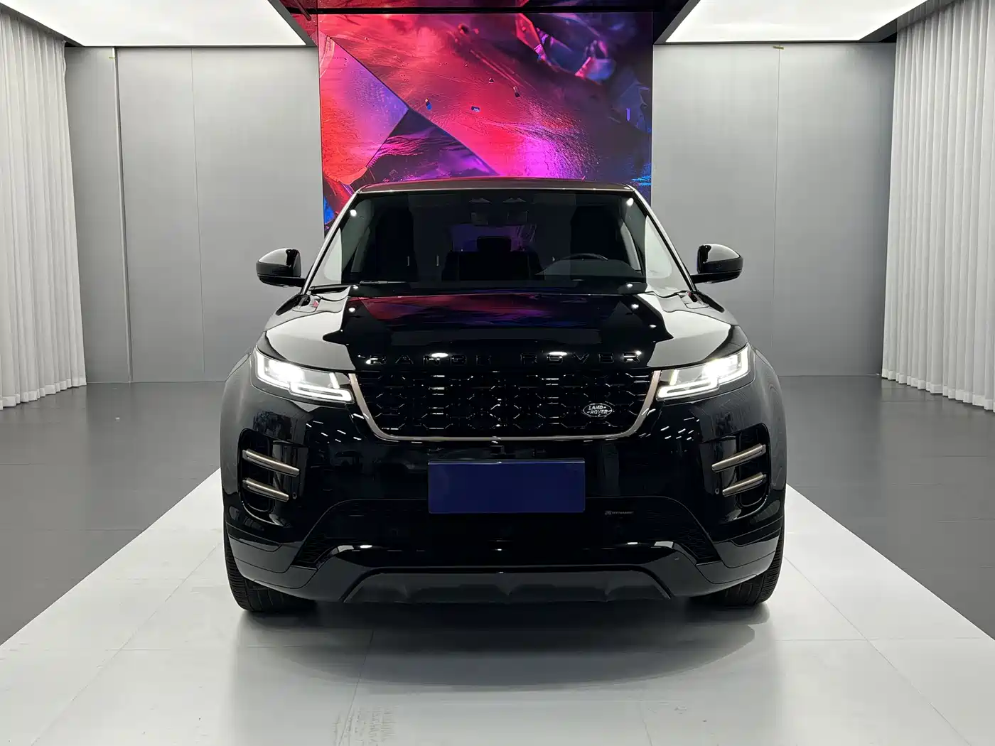Land Rover Range Rover Evoque 2023 Range Rover Evoque L 249PS Corinthian Bronze Special Edition фото 2