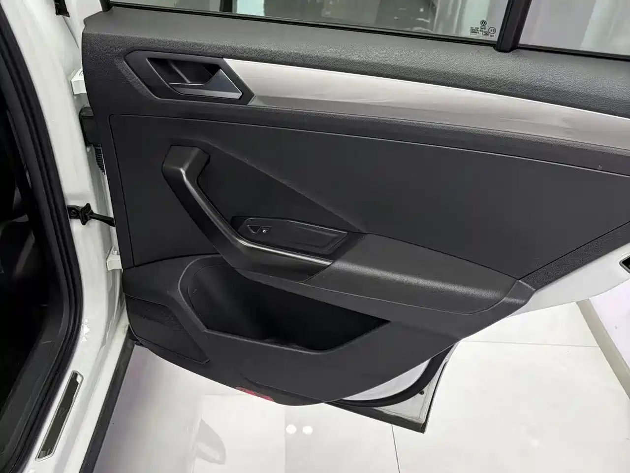 VOLKSWAGEN T-ROC EXPLORING SONGS