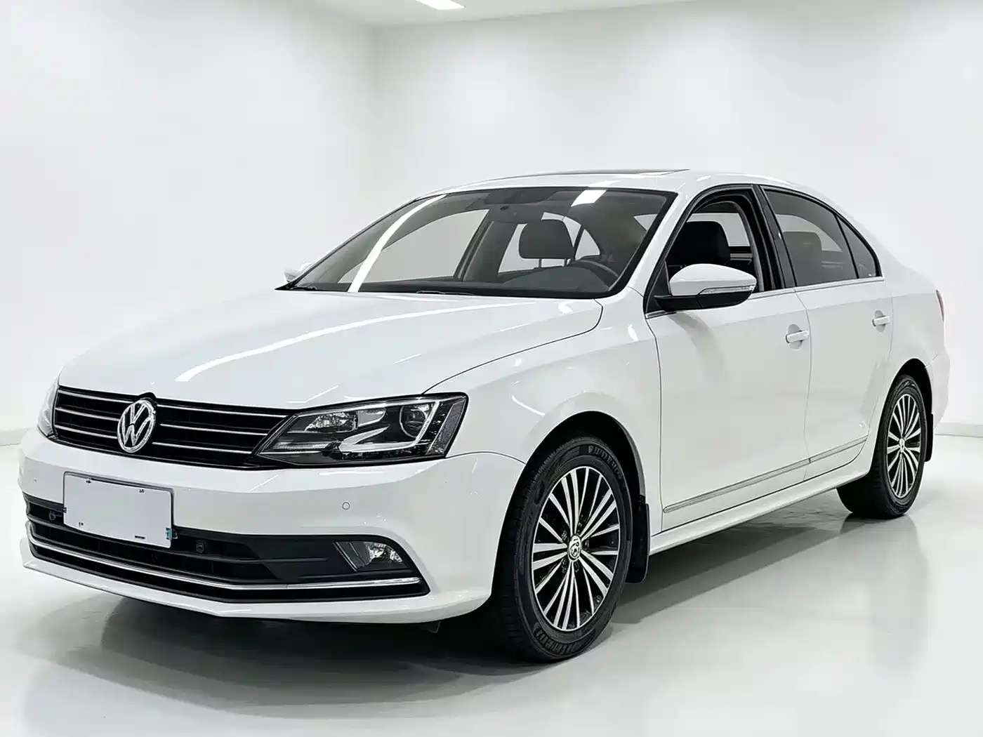 Фото 1 - Volkswagen Sagitar