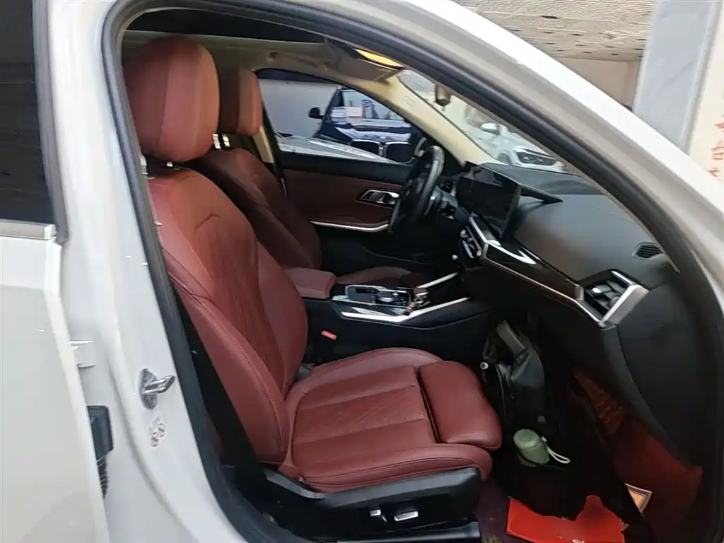 BMW 3 Series 2023 325Li M Sport Package фото 25